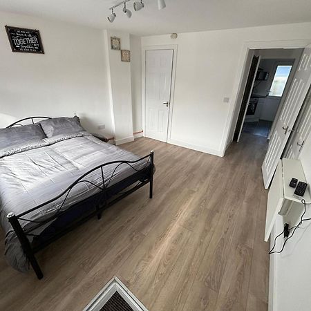 יורק Modern & Cozy Gem - 10Min To City Center - Parking מראה חיצוני תמונה