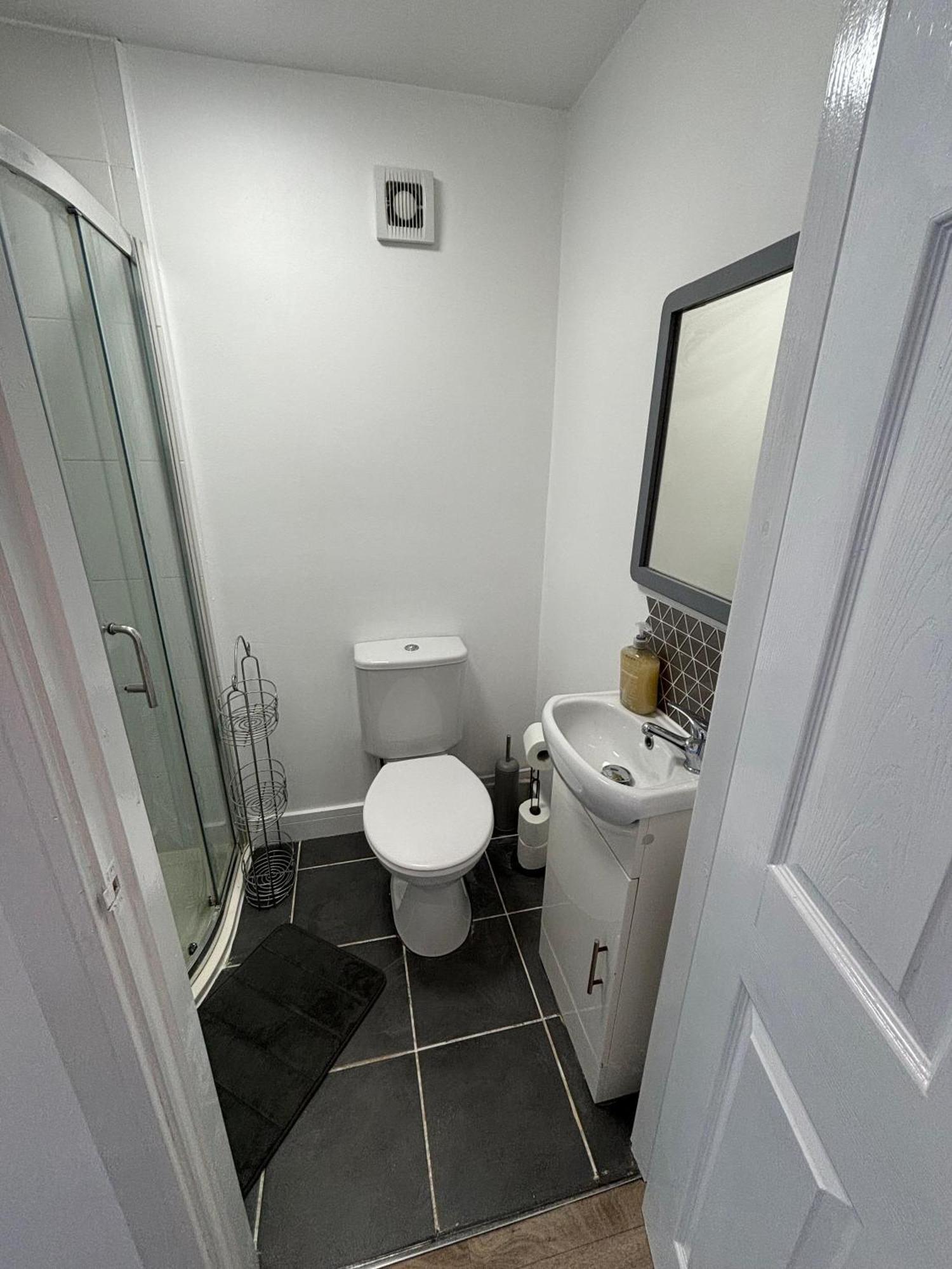 יורק Modern & Cozy Gem - 10Min To City Center - Parking מראה חיצוני תמונה