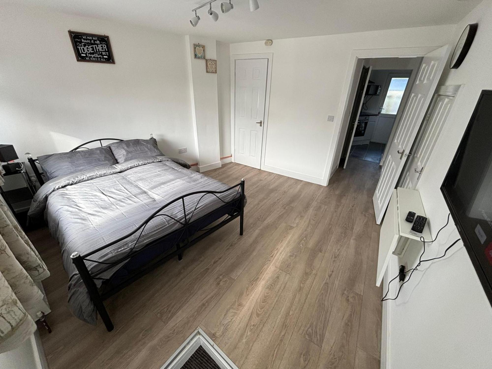 יורק Modern & Cozy Gem - 10Min To City Center - Parking מראה חיצוני תמונה