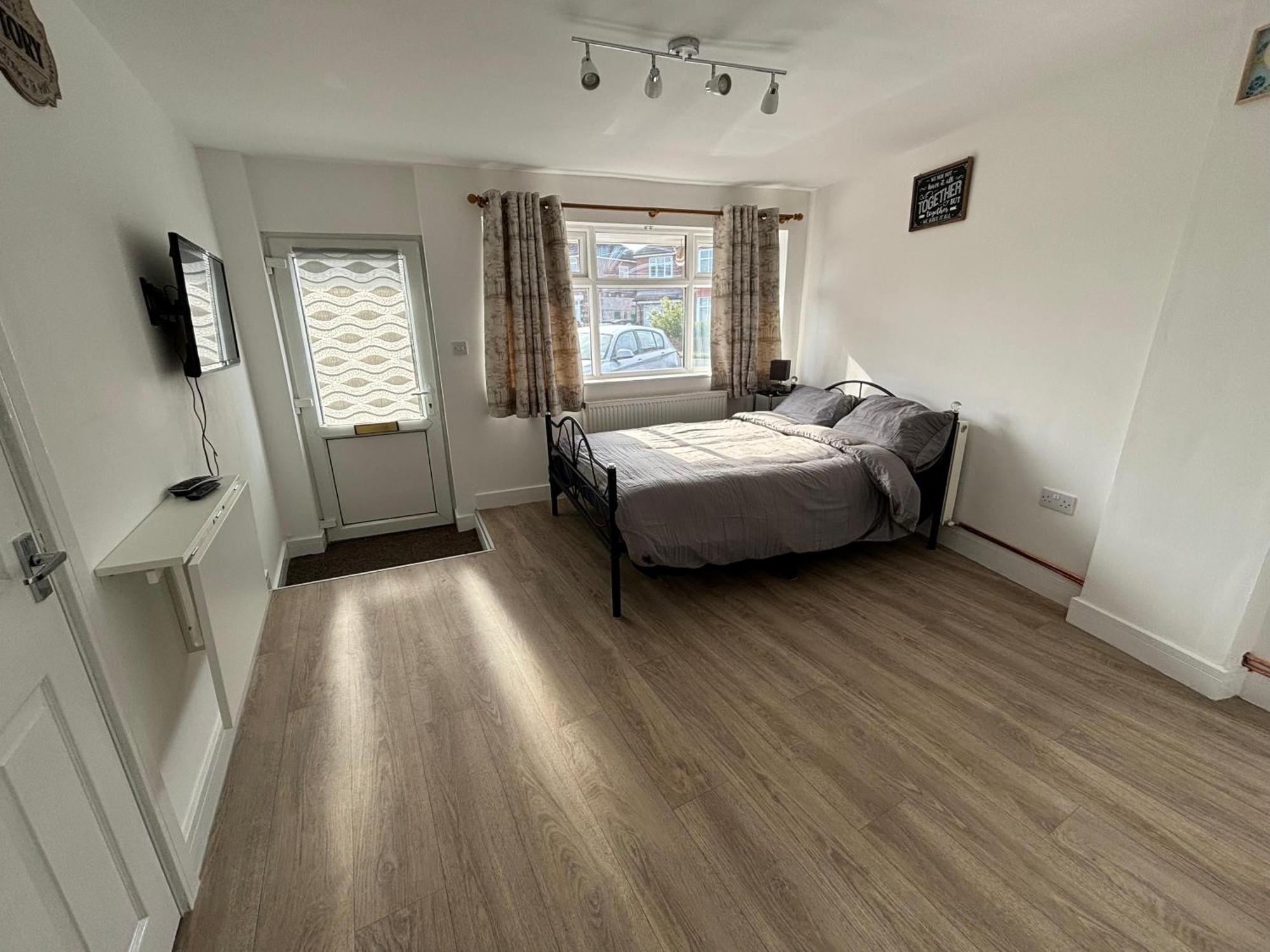יורק Modern & Cozy Gem - 10Min To City Center - Parking מראה חיצוני תמונה