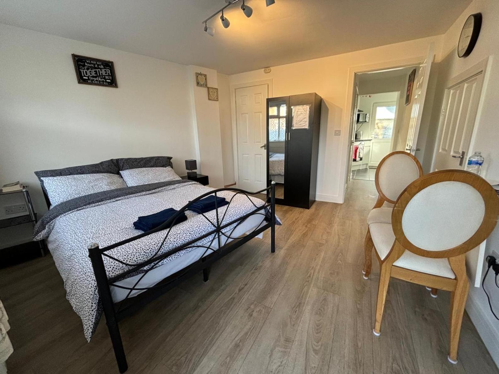 יורק Modern & Cozy Gem - 10Min To City Center - Parking מראה חיצוני תמונה