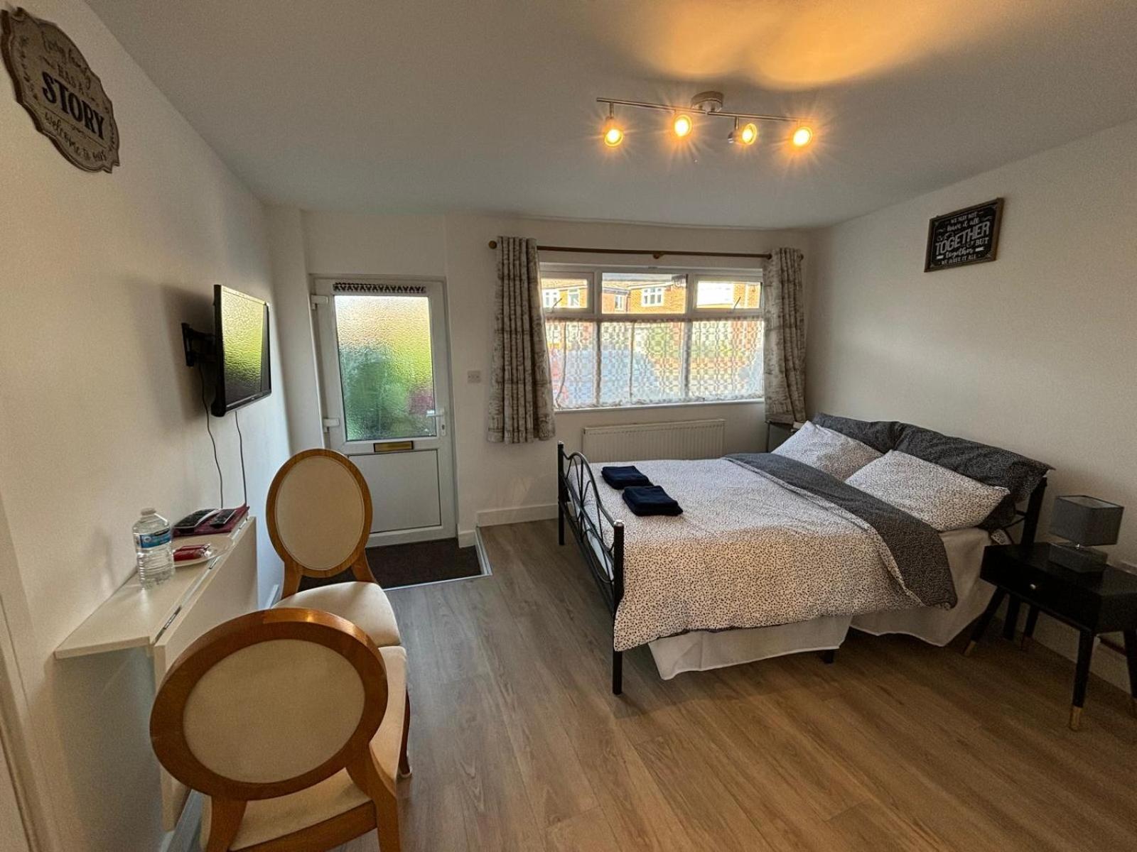 יורק Modern & Cozy Gem - 10Min To City Center - Parking מראה חיצוני תמונה