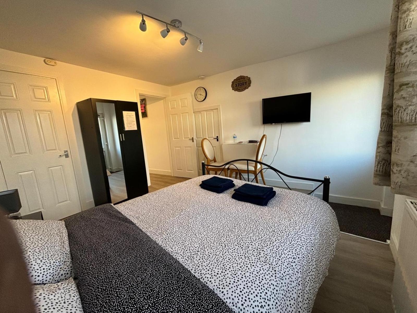 יורק Modern & Cozy Gem - 10Min To City Center - Parking מראה חיצוני תמונה