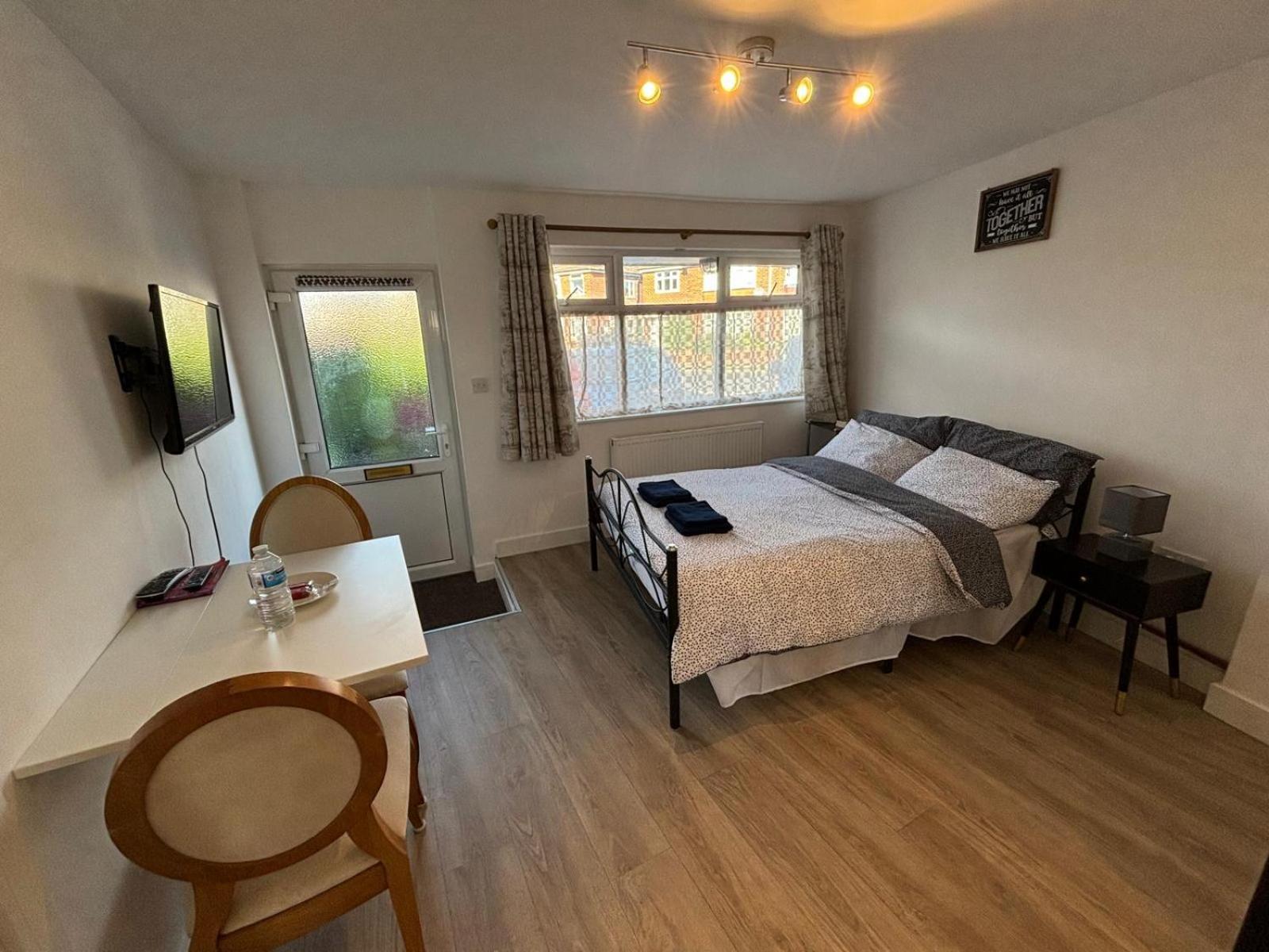 יורק Modern & Cozy Gem - 10Min To City Center - Parking מראה חיצוני תמונה